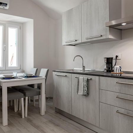 H11 Piccola Perla A Un Passo Dal Mare Apartment Santo Stefano al Mare Bagian luar foto
